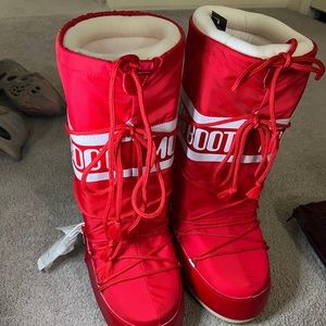 NEW Red Icon Moon boots/snow boots